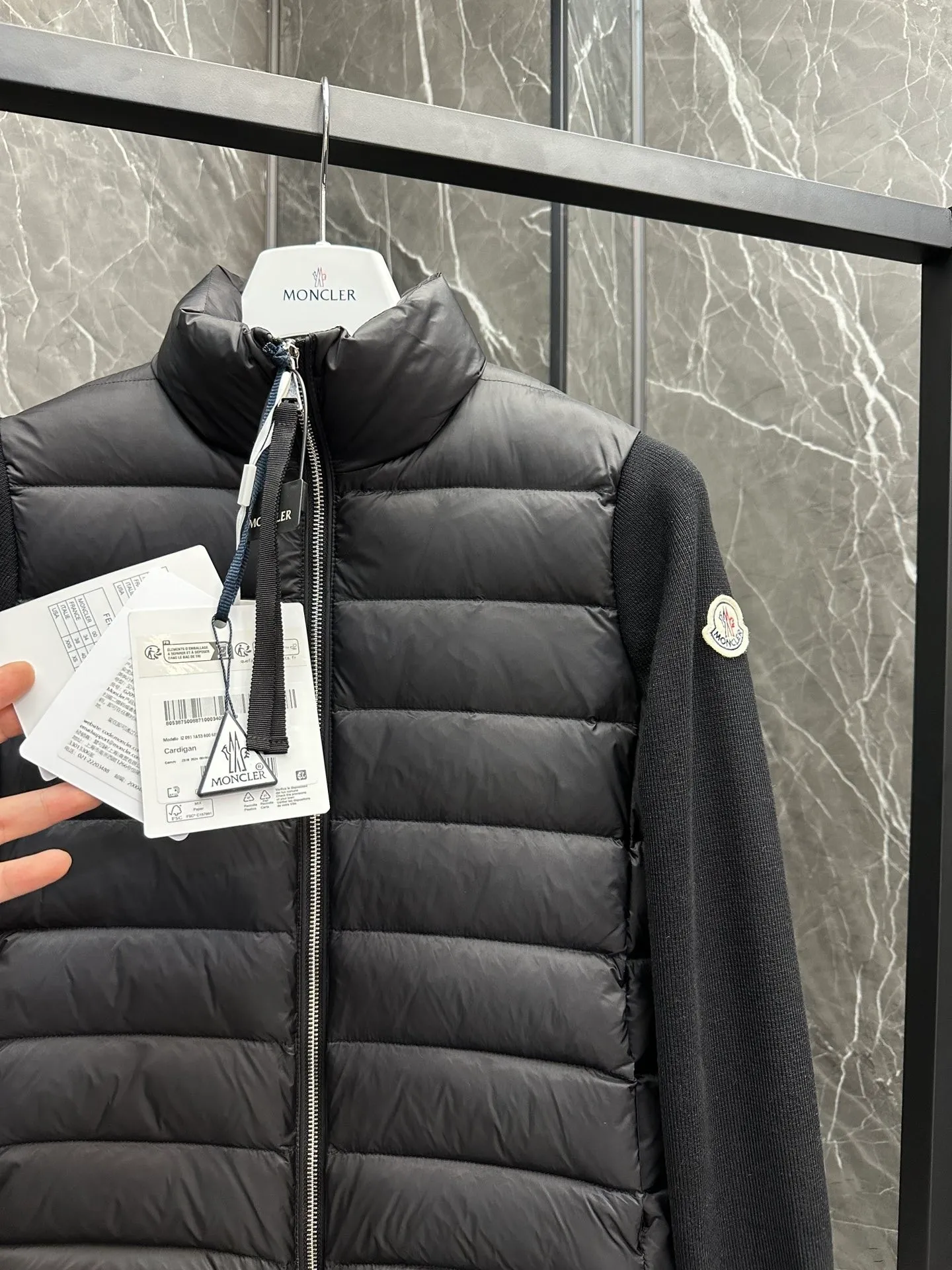 Moncler｜ ｜ ：White、Black、 Size：S、M、L、 !!! 。 ， ， !!! ， ， ！ ， ， ！ ， !!! ， 。 ， ， ， !